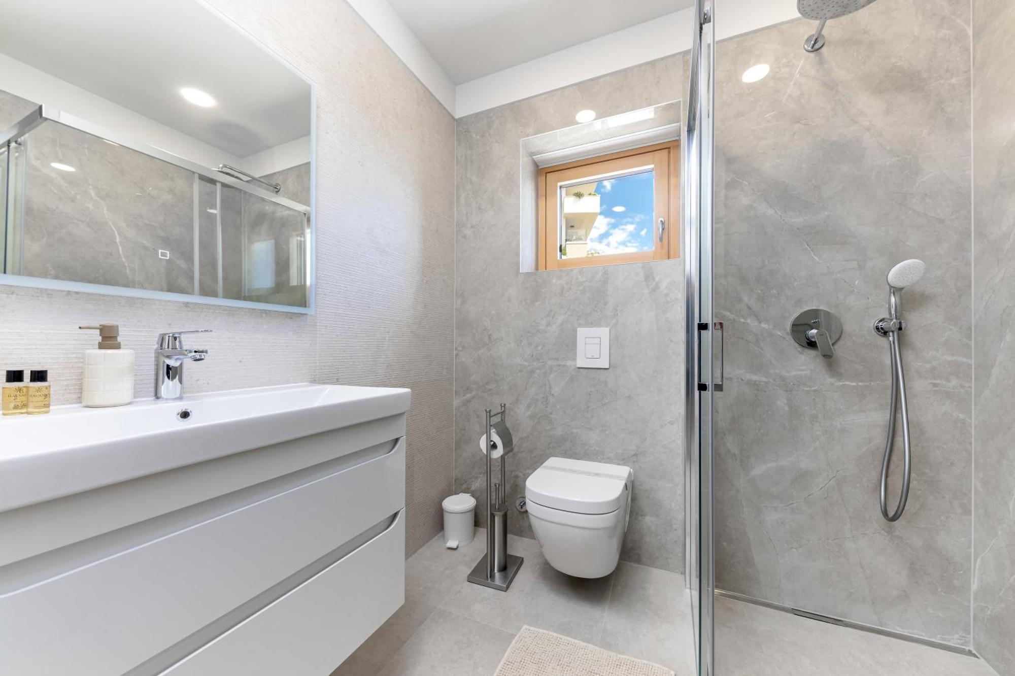 Luxury Adria Sea City & Mountain View Apartment Макарска Экстерьер фото